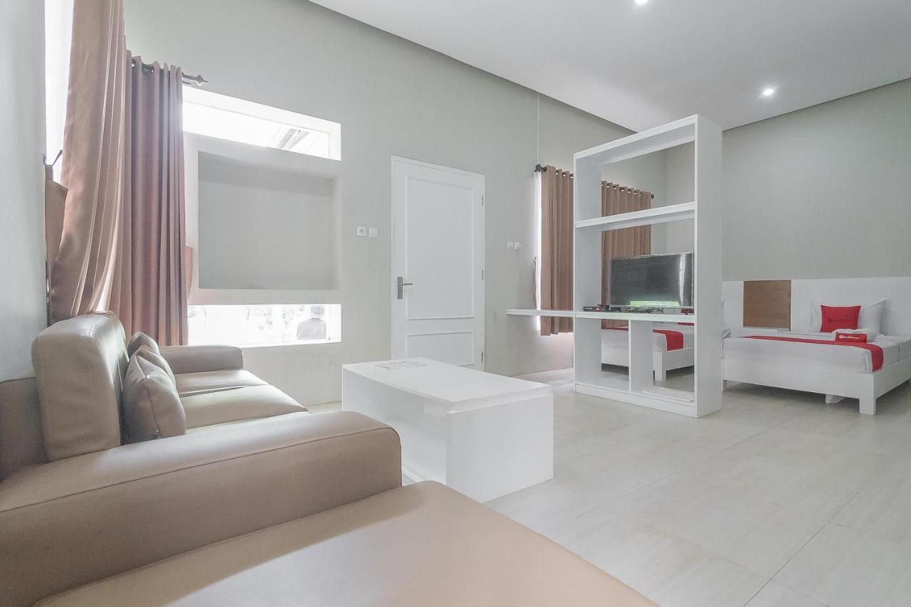 Reddoorz Resort Syariah Near D'Castello Ciater Subang Buitenkant foto